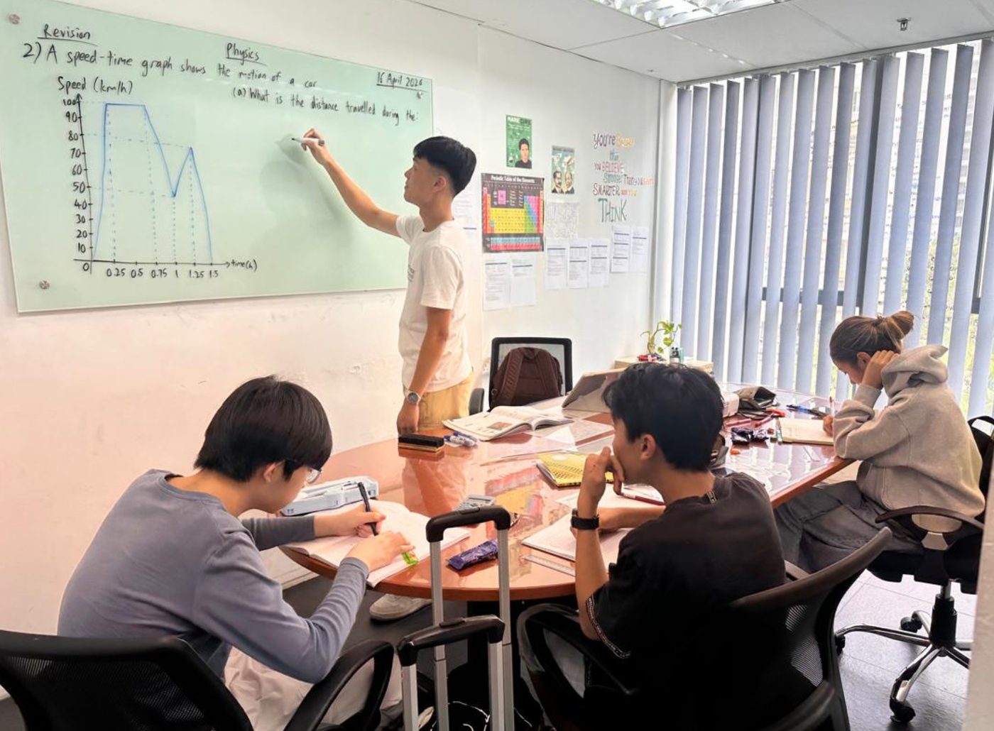 A live physics tuition class in session at Meta Learning Edu